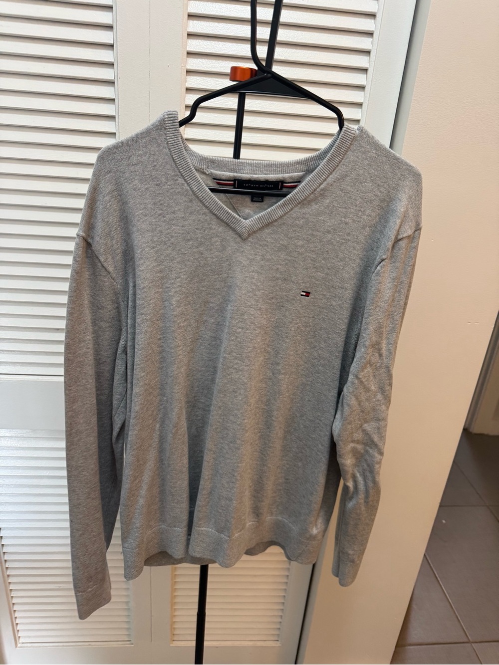 Tommy Hilfiger Men's Light Gray V-Neck Sweater